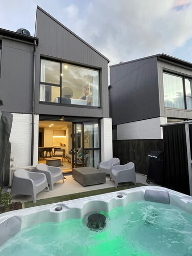 Riverside Lodge - Luxury Two Bedroom With Hot Tub