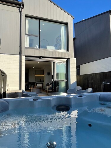 Riverside Lodge - Luxury Two Bedroom With Hot Tub