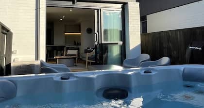 Riverside Lodge - Luxury Two Bedroom With Hot Tub