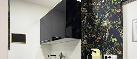 Fridge, microwave, stovetop, coffee/tea maker