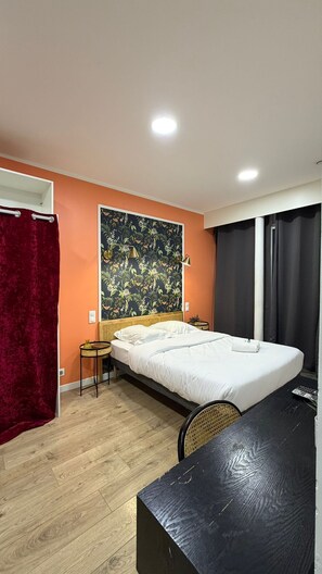 Fer et planche à repasser, Wi-Fi, literie fournie