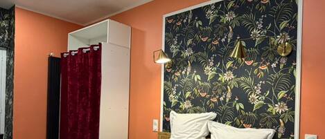 Fer et planche Ă repasser, Wi-Fi, literie fournie