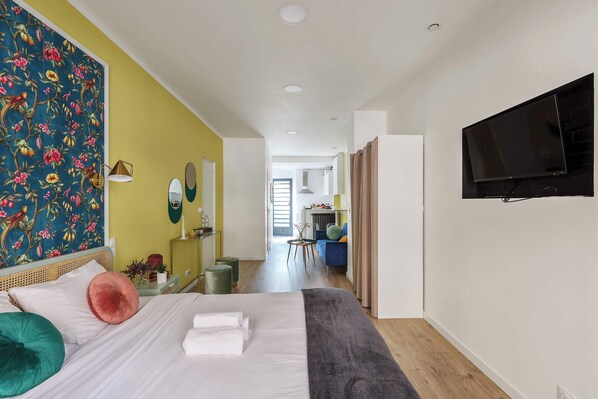 Schreibtisch, WLAN, Bettwäsche