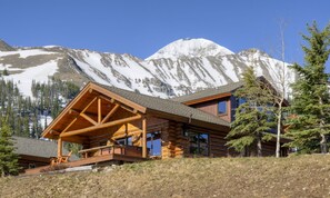 Exterior - Big Sky Vacation Rentals: Cowboy Heaven Cabin 13 Bandit (Cameron)