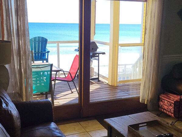 平板电视、DVD 播放器