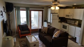 TV a schermo piatto, lettore DVD