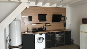 Kühlschrank, Mikrowelle, Ofen, Herdplatte