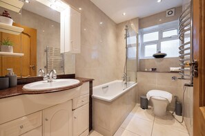 Camera singola | Bagno | Combinazione doccia/vasca, asciugamani