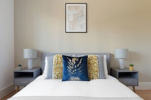 Single Room | Cots/infant beds, free WiFi, bed sheets