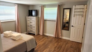 3 bedrooms, desk, iron/ironing board, travel cot