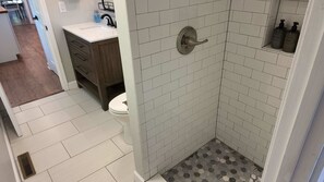 Bathtub, hair dryer, towels - Clean, Covered Patio Grill, Ping-Pong, Fenced Yard (Talbott)