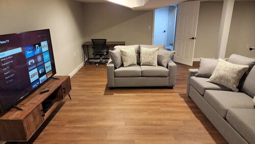 Clean, Covered Patio Grill, Ping-Pong, Fenced Yard