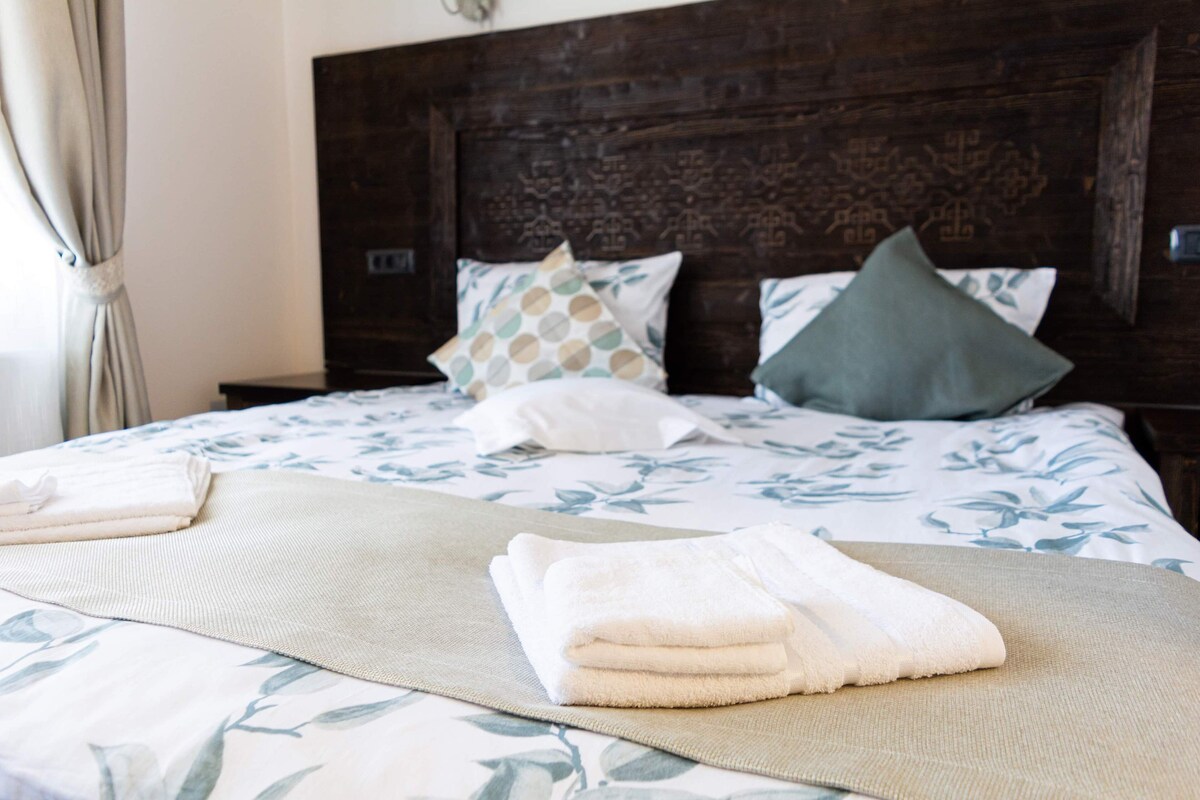 Individually decorated, individually furnished, bed sheets