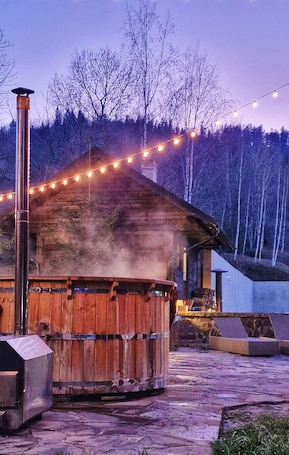 Outdoor spa tub. Vatra Boiereasca
