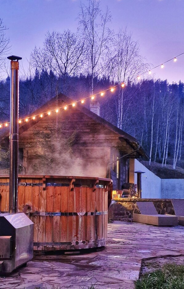 Bañera de hidromasaje al aire libre