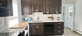 Historical 1st Floor 3BR APT Brunswick @ Bowdoin
