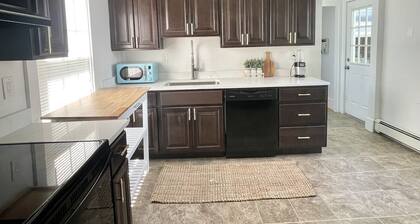 Historical 1st Floor 3BR APT Brunswick @ Bowdoin