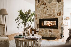 Interior - 'Serenity Gerringong' Designer Beach House (Werri Beach)