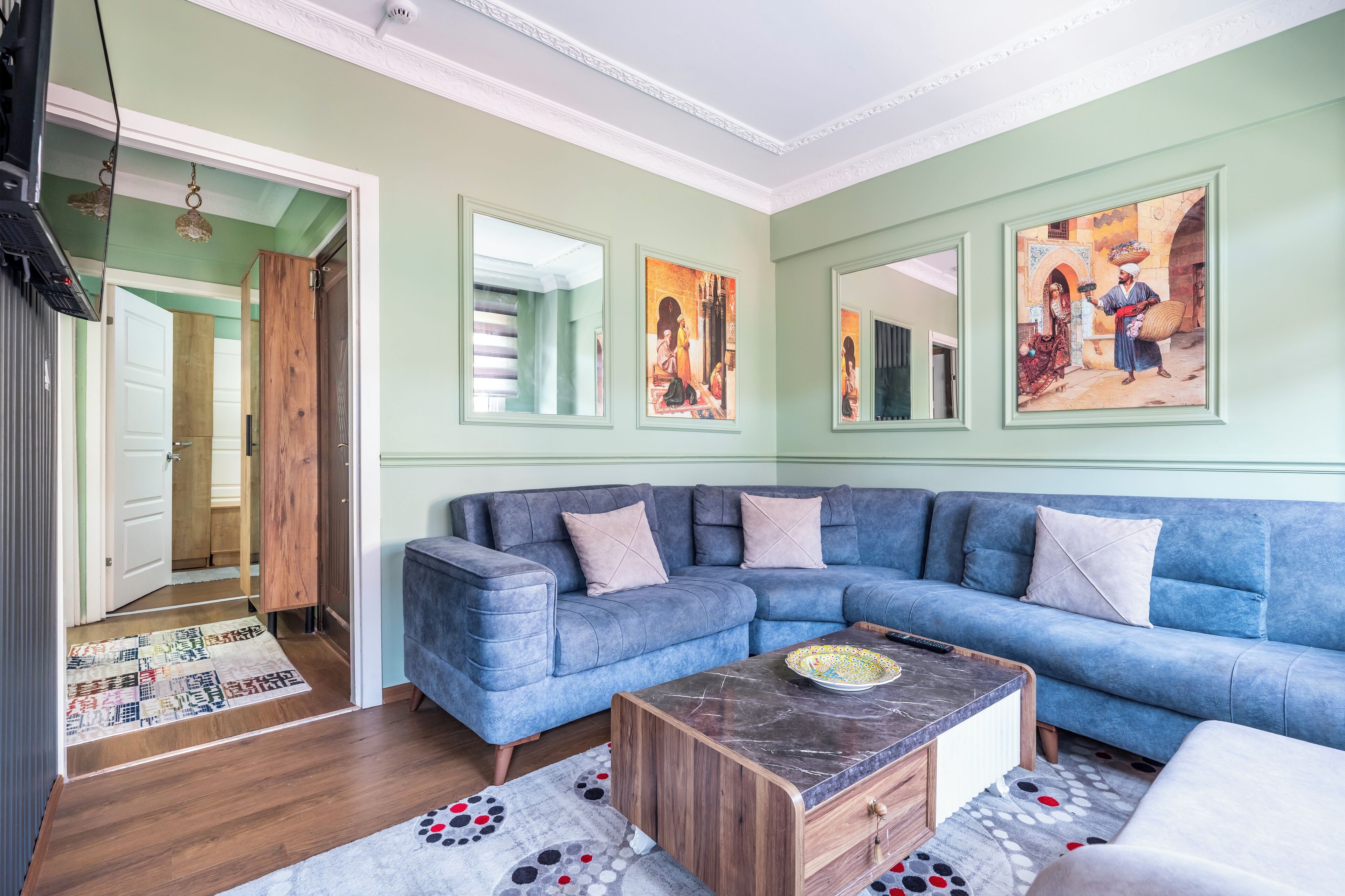 KUCUKAYASOFYA | Living area | 109-inch Smart TV with cable channels, TV, Netflix