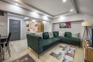 Appartement Ville | Coin séjour | TV connectée de 109 pouces avec chaînes par câble, télévision, Netflix