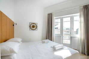 2 Schlafzimmer, Zimmersafe, Schreibtisch, Bügeleisen/Bügelbrett