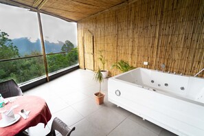 Kamar Khas | Tirai kedap cahaya, Wi-Fi gratis, dan seprai linen