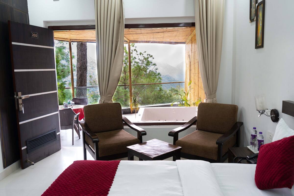 Signature Room | 1 bedroom, blackout drapes, free WiFi, bed sheets