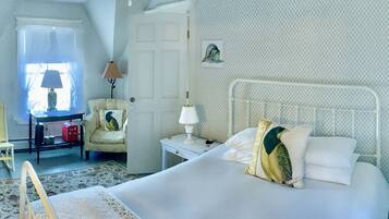 Quarto com design assinado, 1 cama Queen, vista para o porto, de frente para o mar | Individualmente decorados, individualmente mobiliados, Wi-Fi de cortesia