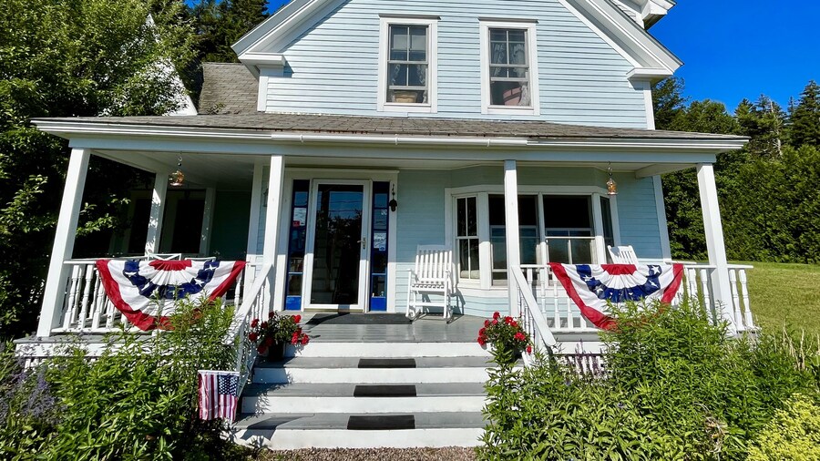 Elsa's Inn on the Harbor