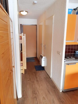 Frigorifero, microonde, forno, macchina per tè/caffè