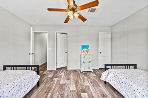 2 chambres, lit parapluie, Wi-Fi gratuit, draps fournis