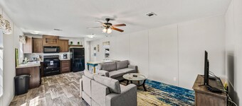 Paradise is all around! Beaches, Golf Courses, Restaurants & Shopping