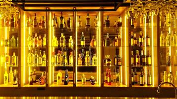 2 bar/ruang istirahat