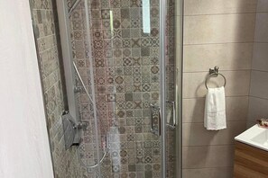 تجهيزات دش، مجففات شعر، مناشف