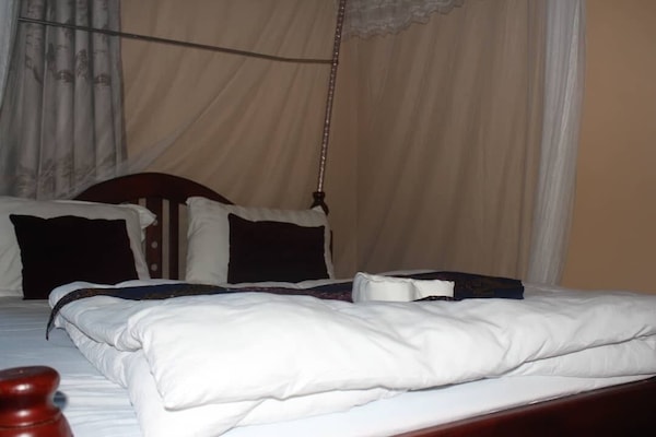 Pillowtop beds, desk, laptop workspace, blackout drapes