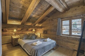 5 chambres, bureau, fer et planche à repasser, lit parapluie