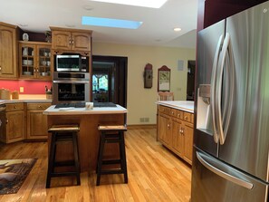 冰箱、微波炉、烤箱、炉灶