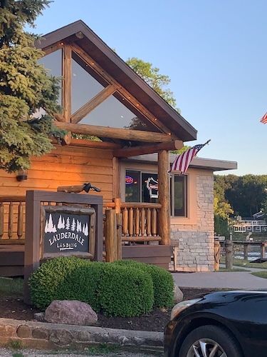 Luxury Lake Country Home · Hike · Bike · Fire pit ·  Boat Included : D