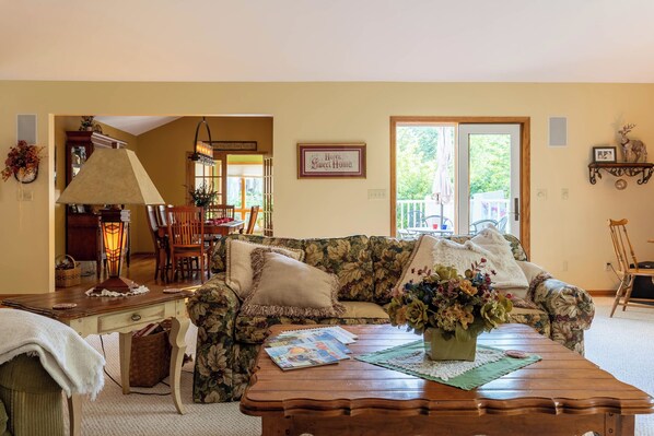 Smart TV, chimenea, videojuegos y reproductor de DVD 