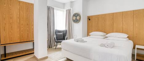 1 soverom, safe på rommet, skrivebord og strykejern/-brett