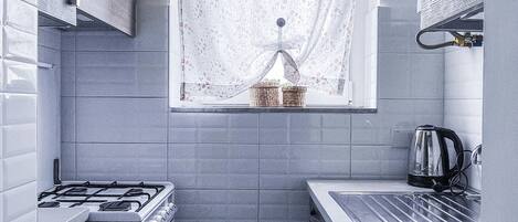 Fridge, microwave, oven, coffee/tea maker