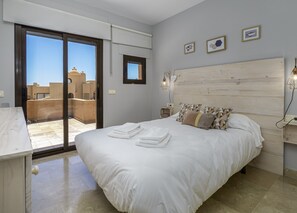 3 bedrooms, iron/ironing board, free WiFi