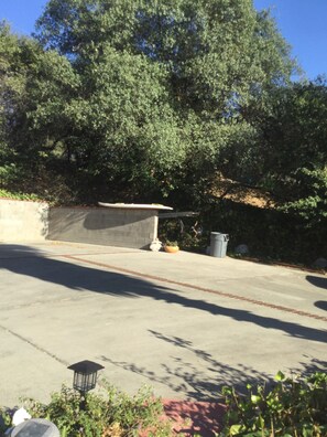 Property grounds - Gorgeous!! (Oroville)