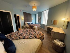 2 chambres, fer et planche à repasser, accès au Wi-Fi (inclus)