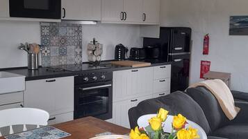 Cottage, 1 Bedroom | Private kitchen | Fridge, microwave, coffee/tea maker