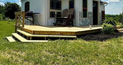 StarGazer 2.0 FARM cottage, just 20 mins to hocking hills. w/fast internet