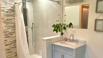 Dusch, hÄrtork, handdukar och tvÄl