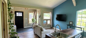 StarGazer 2.0 FARM cottage, just 20 mins to hocking hills. w/fast internet