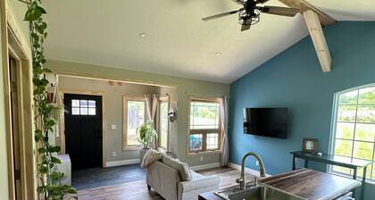 StarGazer 2.0 FARM cottage, just 20 mins to hocking hills. w/fast internet