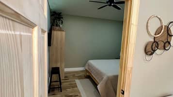 1 bedroom, free WiFi, bed sheets